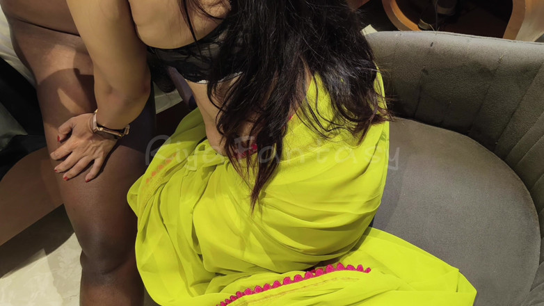 Riya Naidu: Riya em Saree # 43 Romance com Chefe