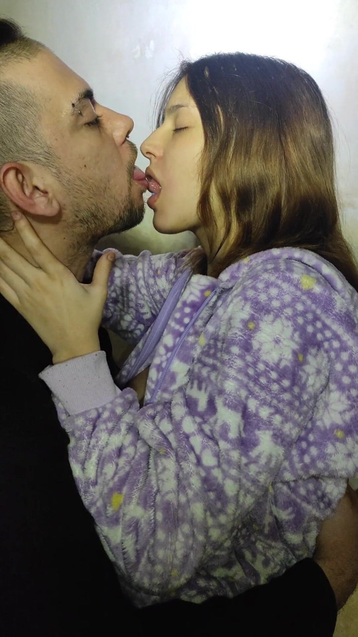 Endemoniados: The horniest and dirtiest kiss on the internet with a...
