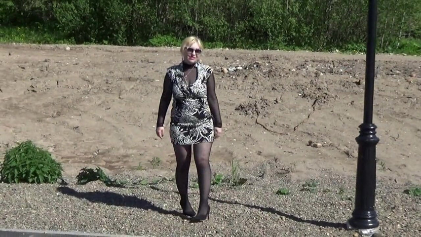 Walk and Flashing (Red Rose Rus)