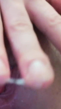 Wifey cremoso coño masturbándose