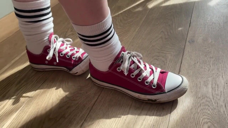 Wellington King: 바이브레이터에게 따먹히는 더러운 치어리더 Tobie Nash