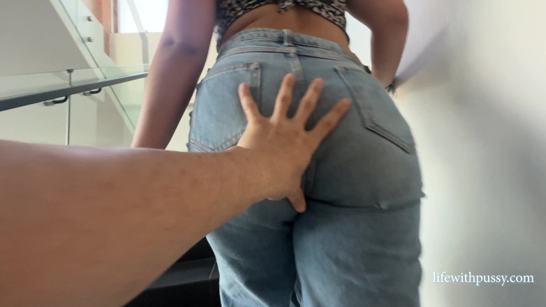 lifewithpussy: Deliziosa latina di 18 anni con culo grosso viene sbattuta