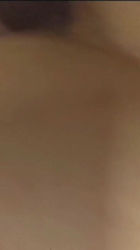 Eu gozo dentro de sua vagina e isso a deixa pingando