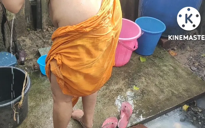 Anita yadav: Anita Yadav bathing in indian style