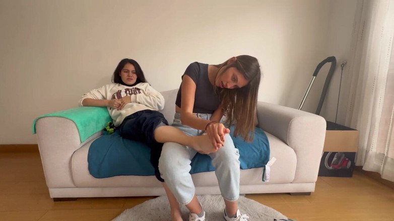 scarlettandc: Моя подруга показывает мне ее фетиш, вонюхивая и массажируя мои потные, грязные ступни, пока я не испытываю оргазм