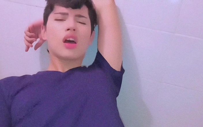 Dilan Castro: Крейсерская молодая гей-девственница соблазняет механика-натурала на парковке они трахаются без презерватива на заброшенном складе