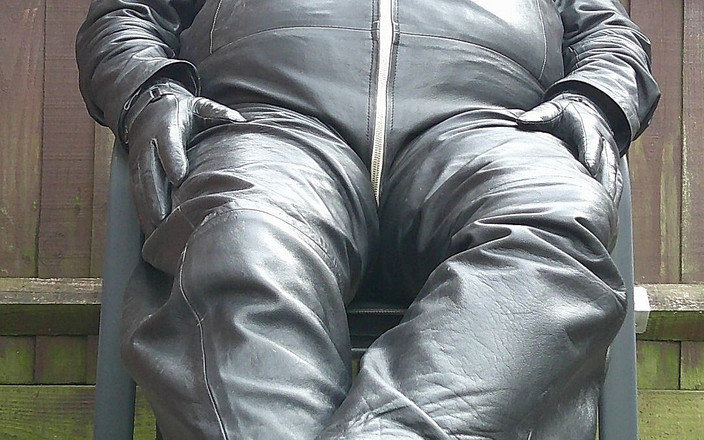 Leatherman63: Costume mousso en cuir