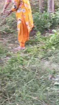 Bir kez daha kayınbiraderi hardal alanında yeni baldızını sikiyor.açık havada seks