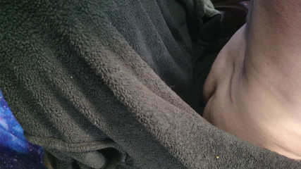 JJ7779: Canlı yayın için ısınıyor.