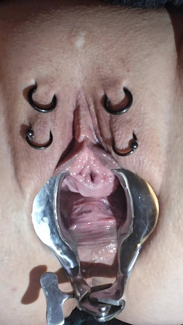 SklavinS_pervert: Sklavins Stretches Her Pisshole for Her Master! Part 2