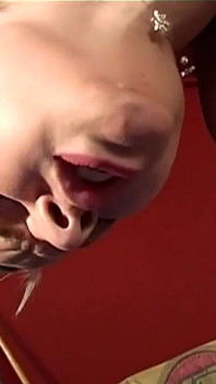 ¡Un gran vibrador en mi vagina mojada es todo lo que quiero!! La rubia más cachonda en la masturbación, vol 2