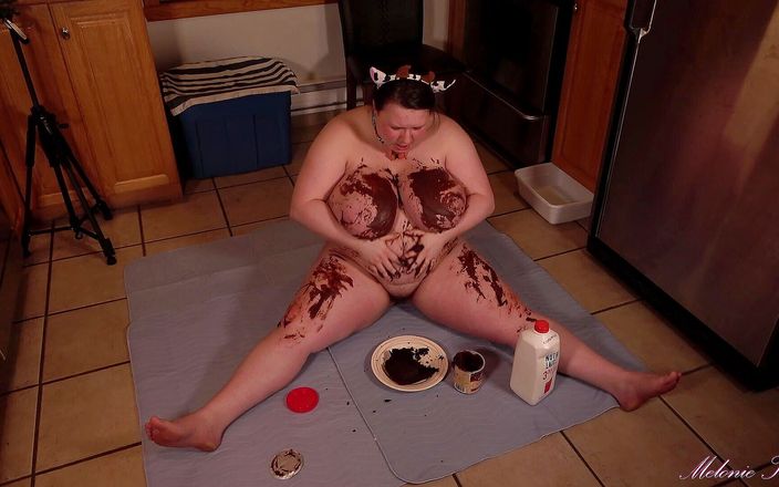 Melonie Kares: Femeie mare și țâțoasă hucow tort de ciocolată și lapte