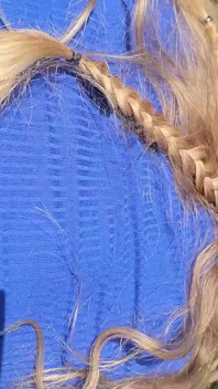 Blond dziwka holowana i zerżnięta w lesie!