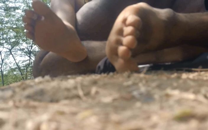 Desi village sex: Video rekaman seks tante seksi di hutan