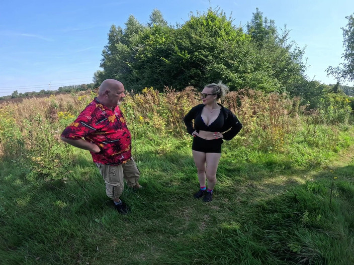 Beverly peach: आउटडोर मुख-मैथुन। बूढ़ा आदमी मुझे बहकाता है। एगॉन कोवाल्स्की