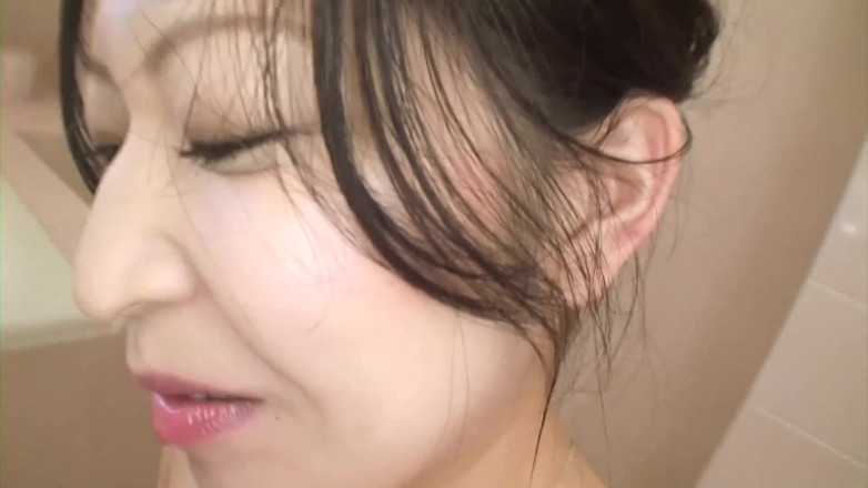 Asian Mature Climax: สาวผมน้ำตาลทำความสะอาดเพื่อเย็ดอย่างจุใจ