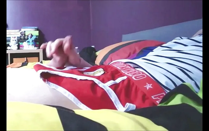 Gay Scottish twink Sammy Andrews: Sammy Andrews ejaculează pe lenjerie intimă super-erou