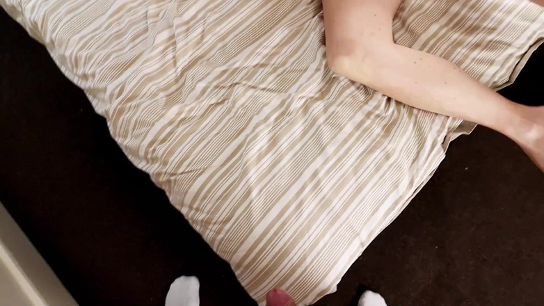 Britishmilf: Panty snuivende stiefzoes geneukt door stiefmoeder