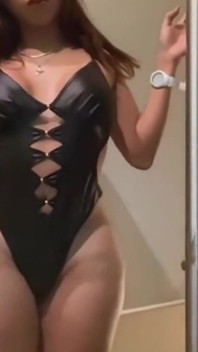 Ti piace guardarmi mentre mi masturbo fino a quando non la finisco e vedere il piacere che provo quando lo faccio?