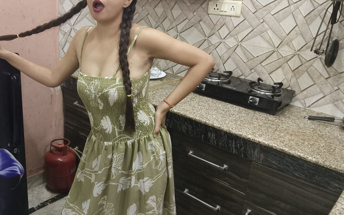 Saarabhabhi6: Kayınbiraderi baldızını evde yalnız buldu ve onu mutfakta bıraktı ve...