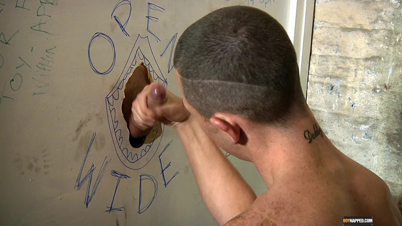 BoyNapped: Mackenzie e o Gloryhole