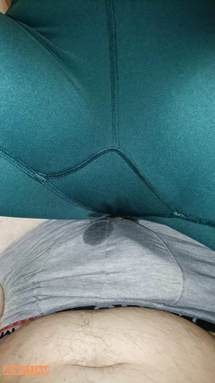 Jennyliam: Italská MILFka jí chčije nohy - Ita Amateur