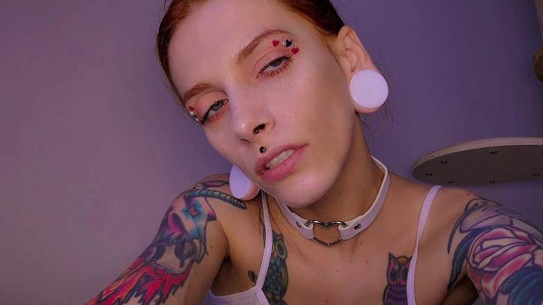 TattoedGirl666: Pelacur cantik menunjukkan wajahnya yang cantik