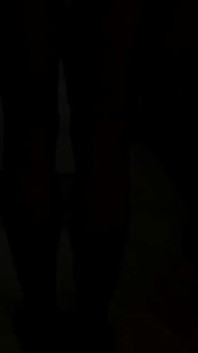 Naylon çoraplı bacaklı travesti