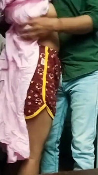 Desi lehrerin und junge studentin, ki virales video