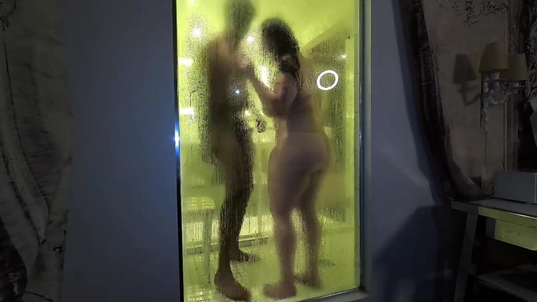 HARRYLONG007: Big Botty PAWG Es Criticada En La Ducha