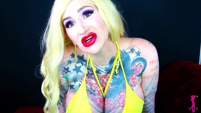 Mistress Harley: Humilhação na temporada de biquíni