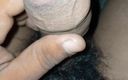 Indian boy studio: Acariciando meu pau peludo em uma câmera