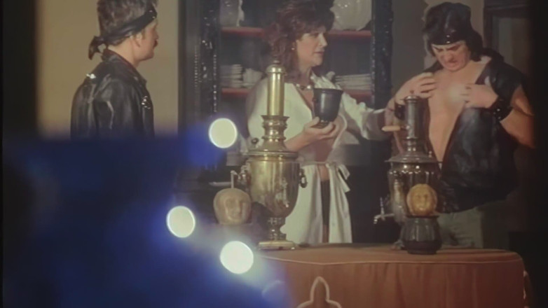 Inthe MILF room: 高校の先生との乱交