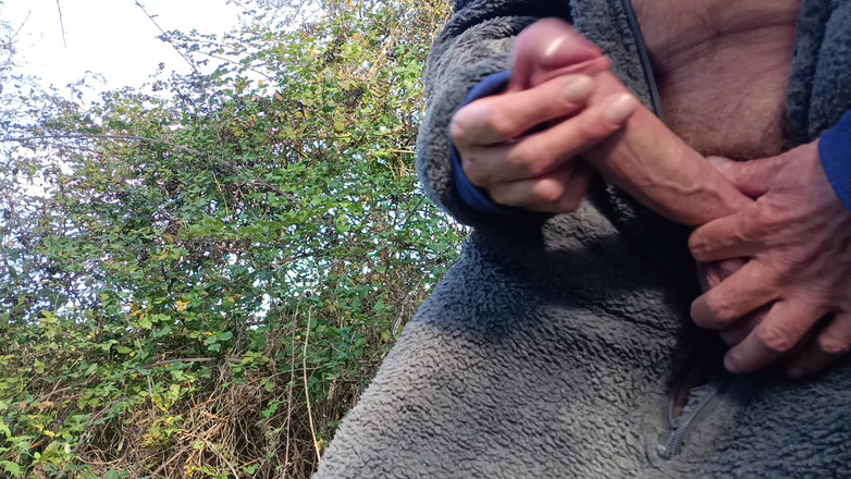 Rockardglans: Venkovní cestovní velký neobřezaný penis woodland Onesie Honění, Edging, Zblízka...