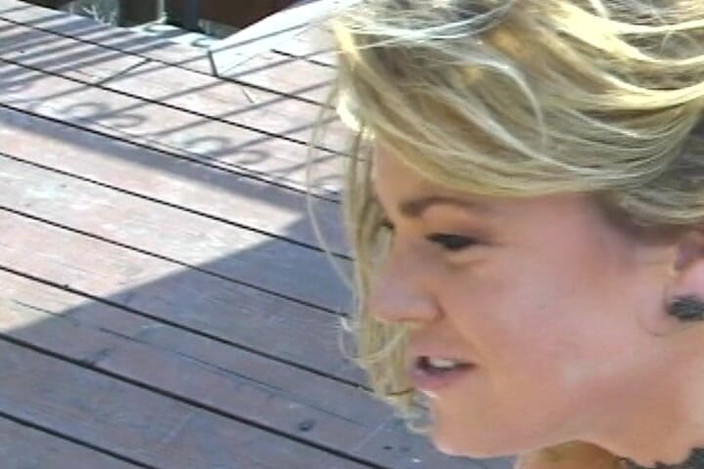 THAGSON RETRO: 두꺼운 질싸로 삼키고 넘쳐 흐르는 금발 밀프 보지