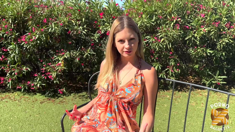 Porno Baguette: Rebecca, splendida bionda, viene scopata da due tizi