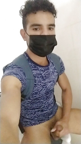 trebol_Jess: Mladá gay latinoameričanka v koupelně