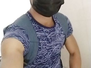 trebol_Jess: Jonge homo-latino in de badkamer