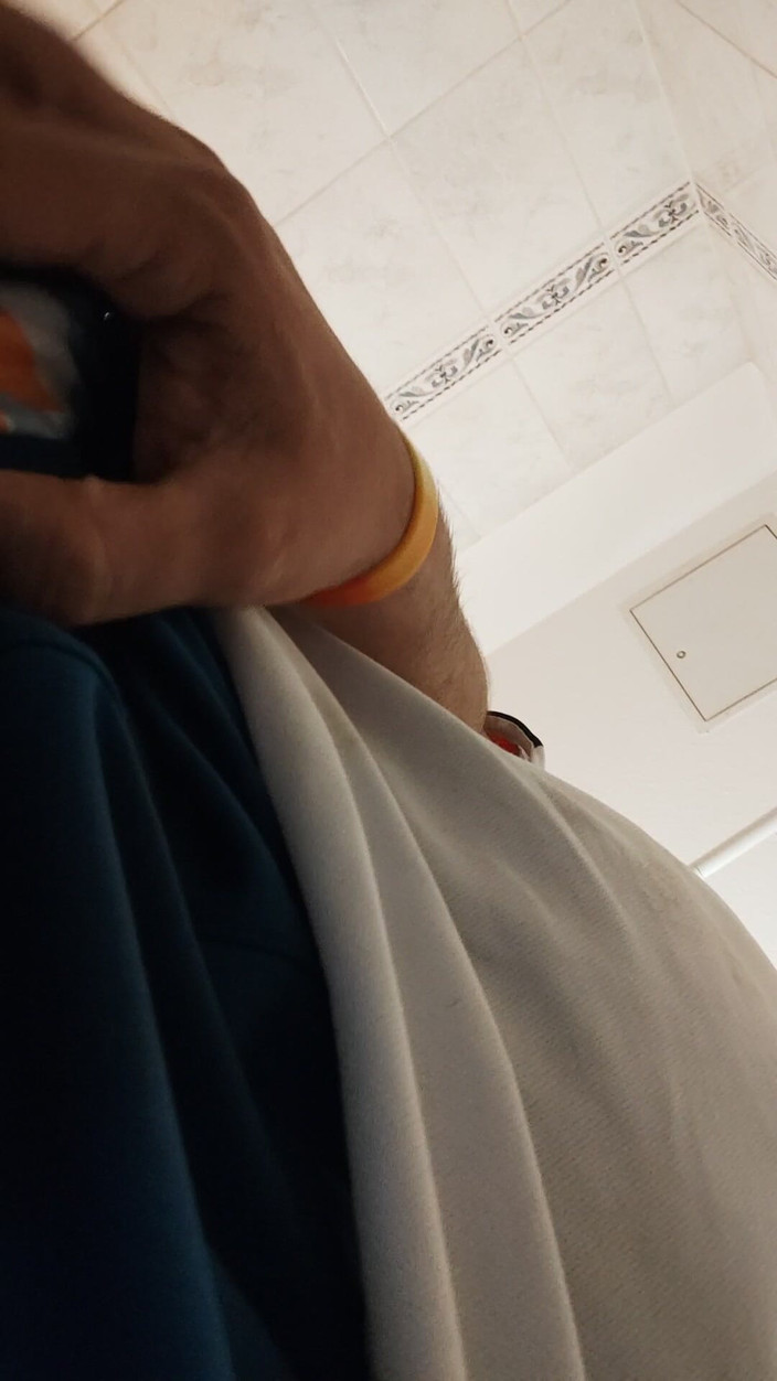 SmokedAlloy2: V Badezimmer Dirtyjunkbro Nass Und Hammer Geil