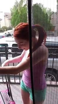 Badfamilypov - fiica vitregă roșcată a tatălui vitreg îi dă o lecție de dragoste