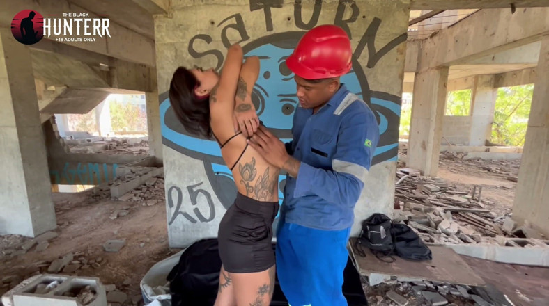 The Black Hunterr Hetero: Dándoselo al amigo talentoso de su marido en la obra...