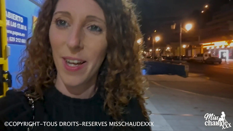 Misschaudexxx: Незнайомці трахають мене в жорсткому груповому сексі