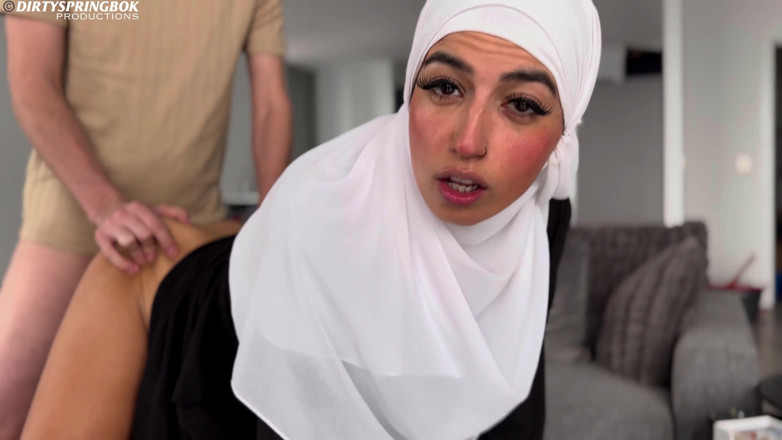 Aaliyah Yasin: Mucama musulmana pilla a su jefe masturbándose