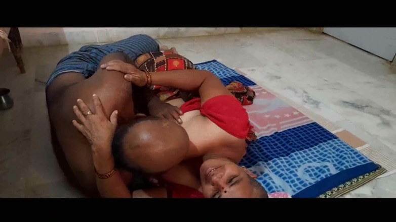 Desi mature: roopa gol-matol seksi aanti ki uske premi dvara jordaar chudaee