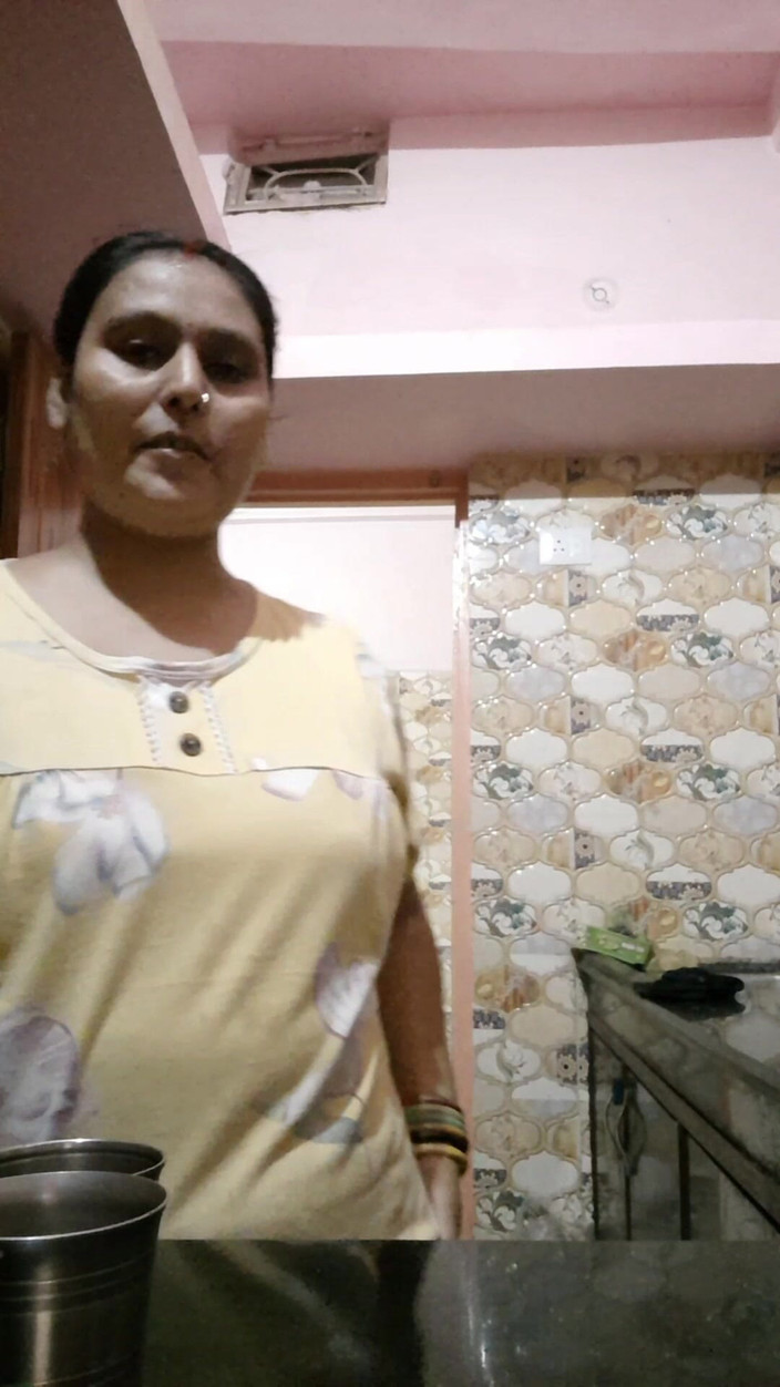 Puja555: Robienie herbaty dla mężulek Spicy