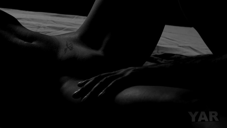 YARzabello: Un homme chauve baise sa maîtresse pendant que son mari...