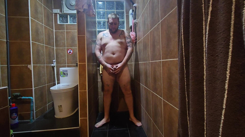 Jimbob Star GAY: Jimbob meando en sus pies y estómago