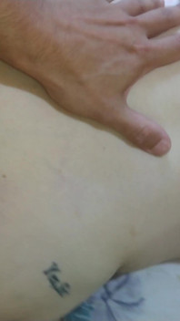 Une belle-mère blonde sexy à gros cul se masturbe devant un ami qui lui suce la bite en lui faisant éjaculer dans le cul sa chatte étroite, partie 8