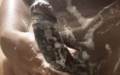 Hacker Boy: Indický desi kluk masturbuje na videohovoru s přítelkyní při koupání