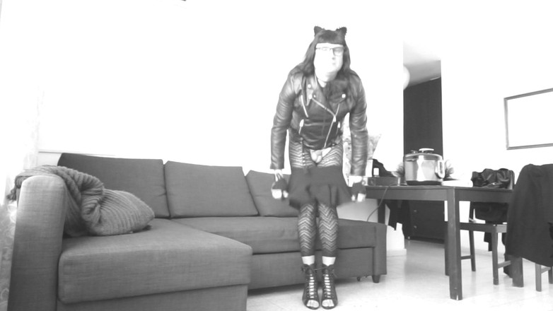 Voyager: Bir Cross-Trainer Gösteriş Yapıyor. Web kamerası aracılığıyla.